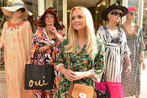 Filmstill ABSOLUTELY FABULOUS: DER FILM, Joanna Lumley als Patsy Stone, Jennifer Saunders als Edina 