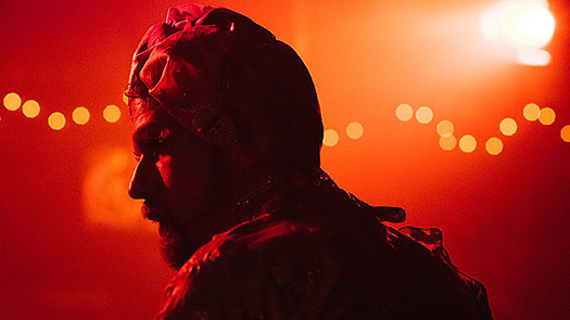 TRANS*-QUEERER KURZFILM-WETTBEWERB 2017 Film Still aus dem Kurzfilm CURTAIN DOWN von Regisseur Emett Casey mit Tristan Scott- Behrends, Margaret Cho, Matthew Dunlop, Nina Tarr, Django Stewart und Michelle Carr