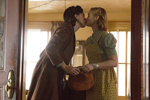 Film Still PROFESSOR MARSTON AND THE WONDER WOMEN von Angela Robinson (
